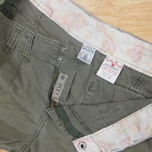 LUCKY brand cargo Kapri size 10 army green